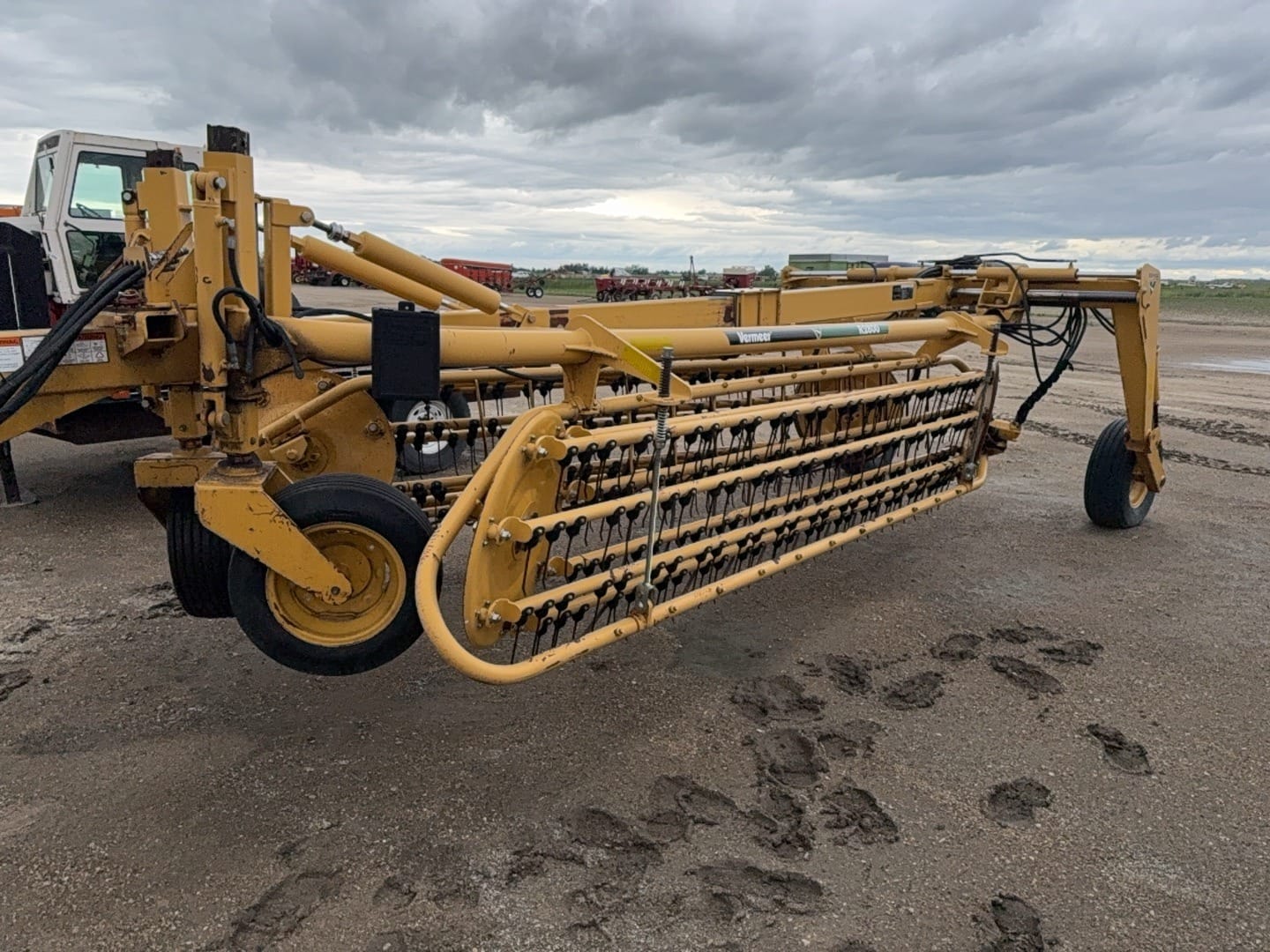 2010 Vermeer R2800 Equipment Image0