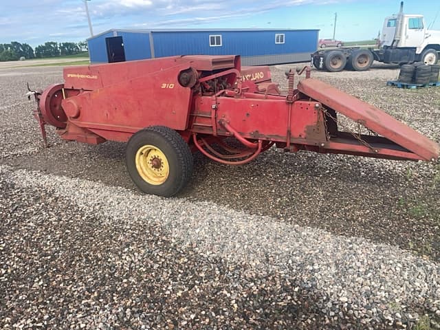 Image of New Holland 310 equipment image 2