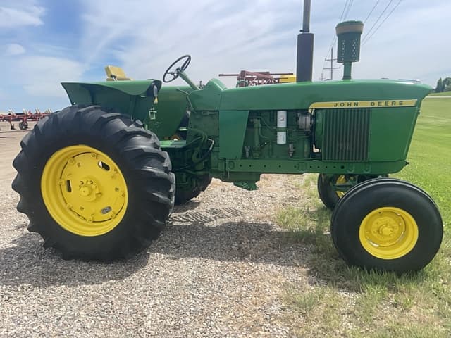Image of John Deere 4020 equipment image 4