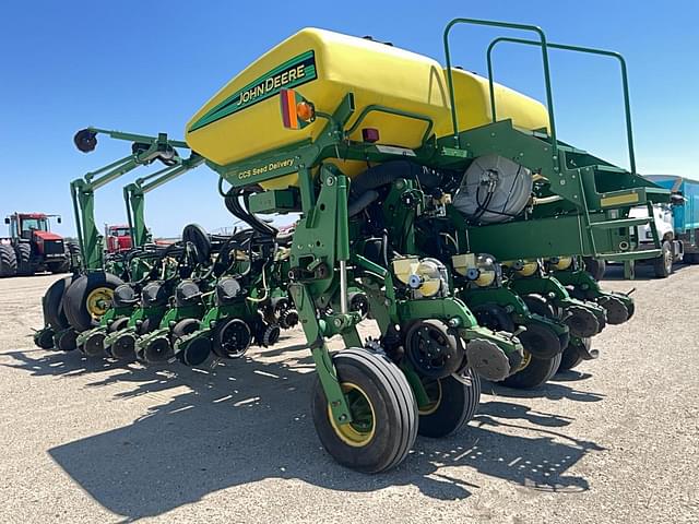 Image of John Deere 1770 equipment image 2