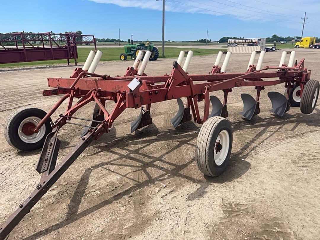 Image of International Harvester 770 Primary image