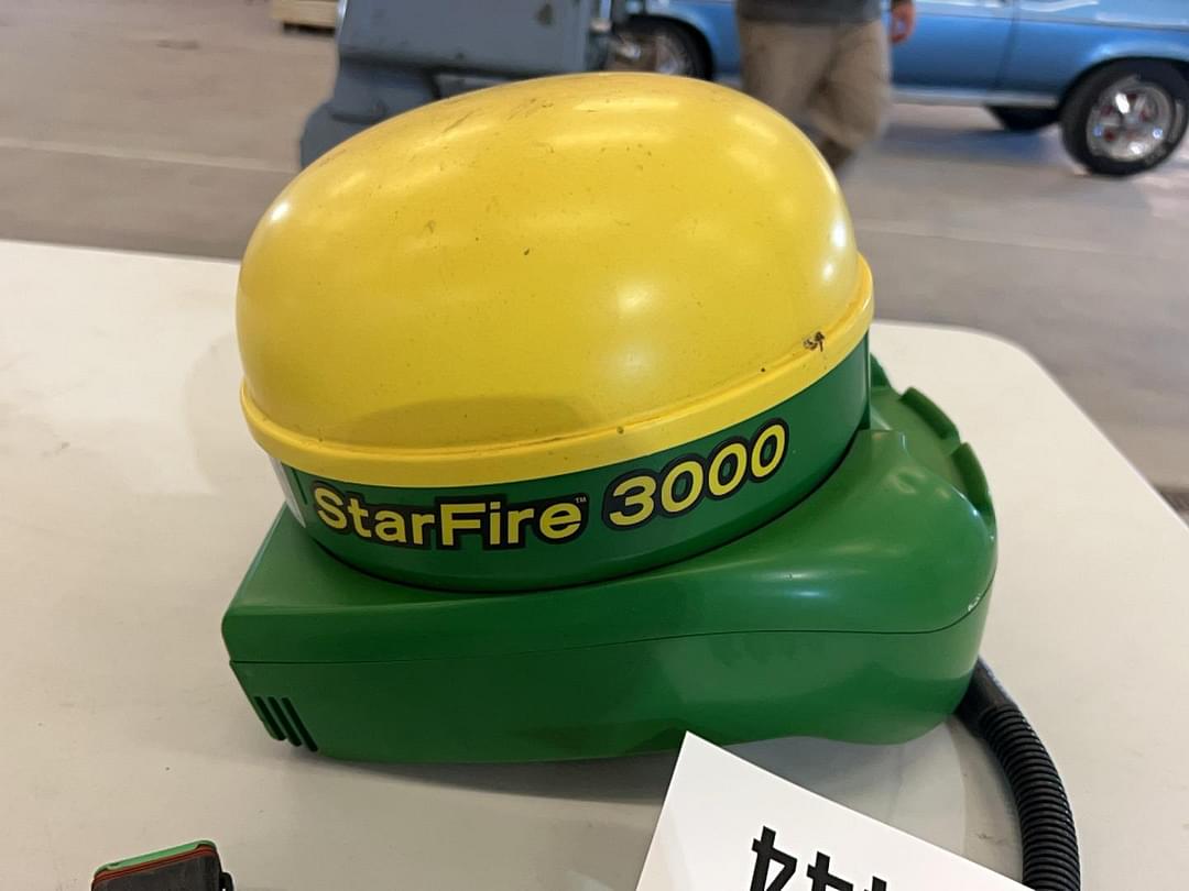 Image of John Deere StarFire 3000 Image 1