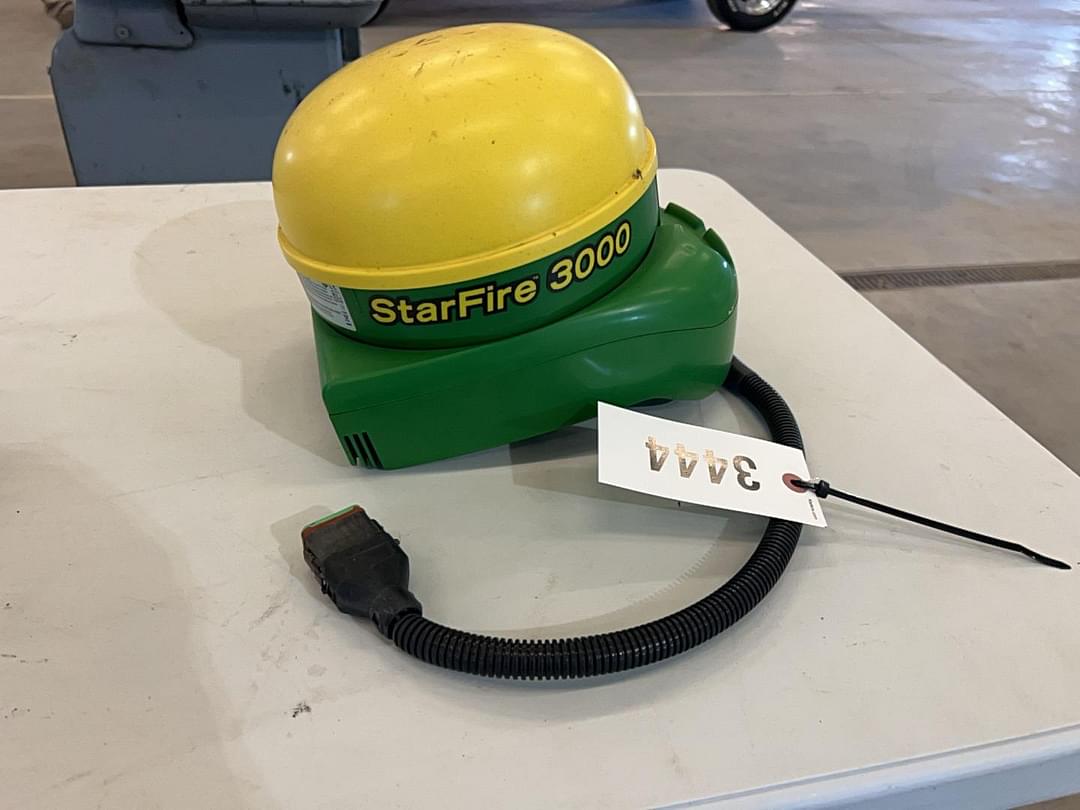 Image of John Deere StarFire 3000 Image 0