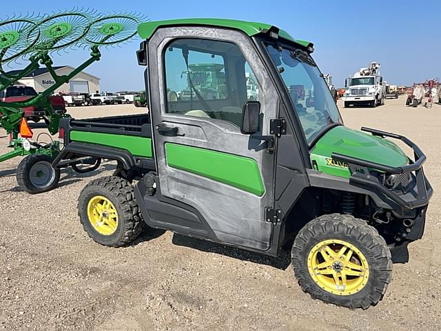 Image of John Deere XUV 835R equipment image 1