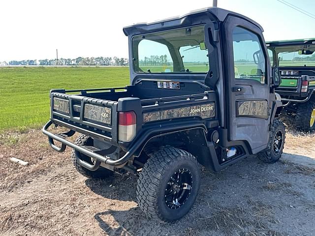 Image of John Deere XUV 835R equipment image 4
