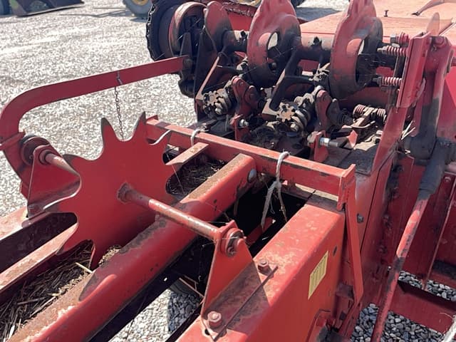Image of New Holland 273 equipment image 4