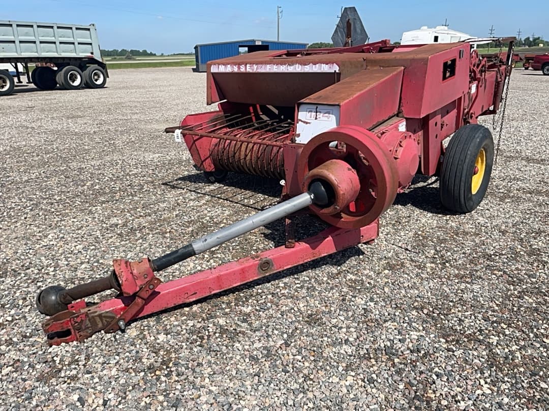 Image of Massey Ferguson 124 Primary image