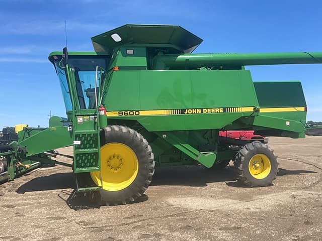 Image of John Deere 9600 equipment image 1