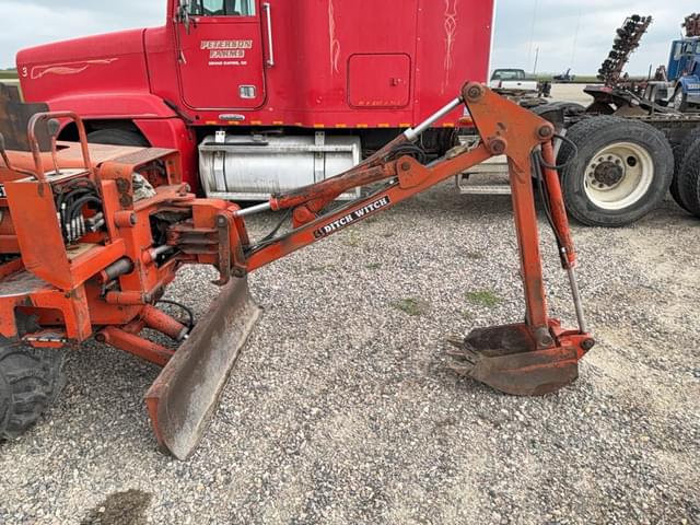 Image of Ditch Witch 2300 equipment image 2