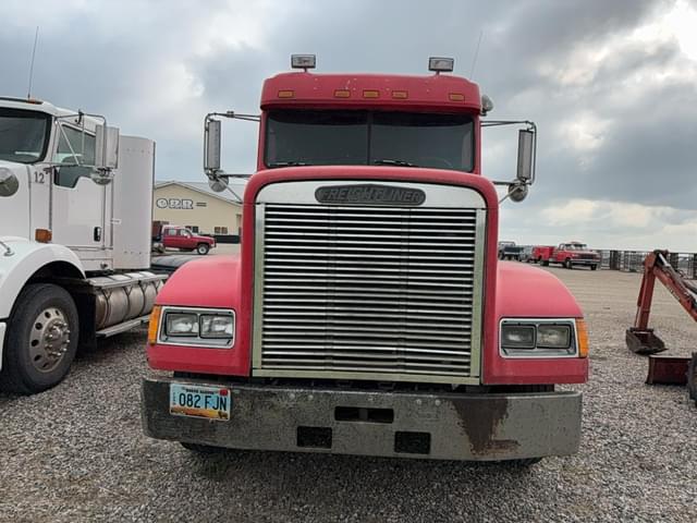 Image of Freightliner FLD120 equipment image 3