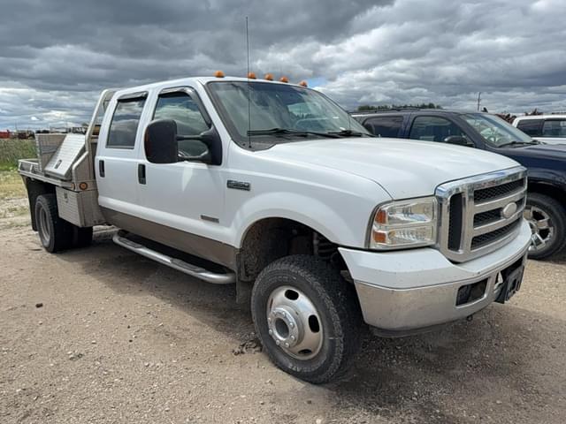 Image of Ford F-350 equipment image 4
