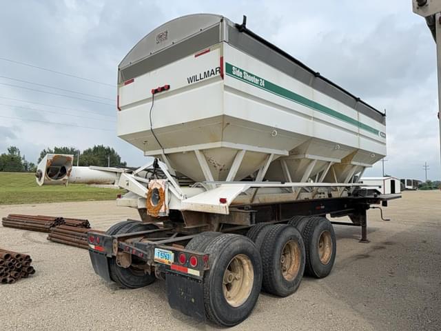 Image of Willmar Side Shooter 24 equipment image 3