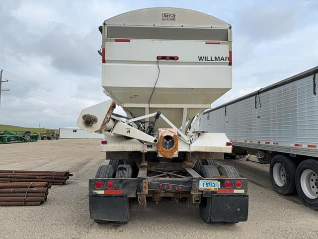 Image of Willmar Side Shooter 24 equipment image 2