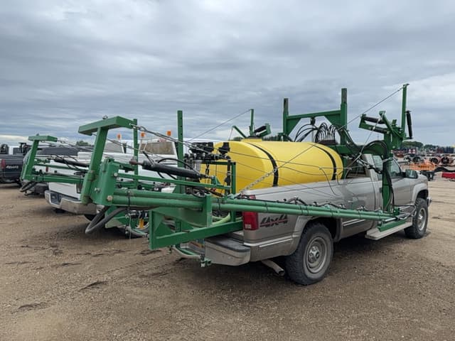 Image of Chevrolet 3500 equipment image 3
