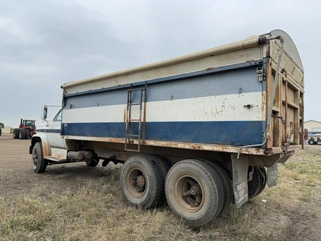 Image of Chevrolet C65 equipment image 1