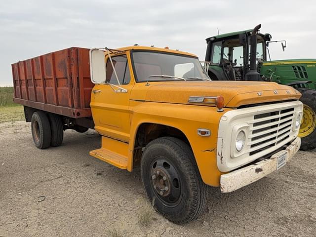 Image of Ford F600 equipment image 3