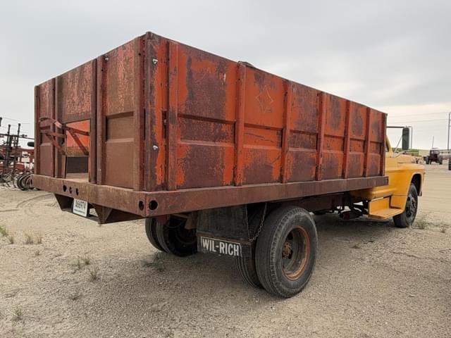 Image of Ford F600 equipment image 2