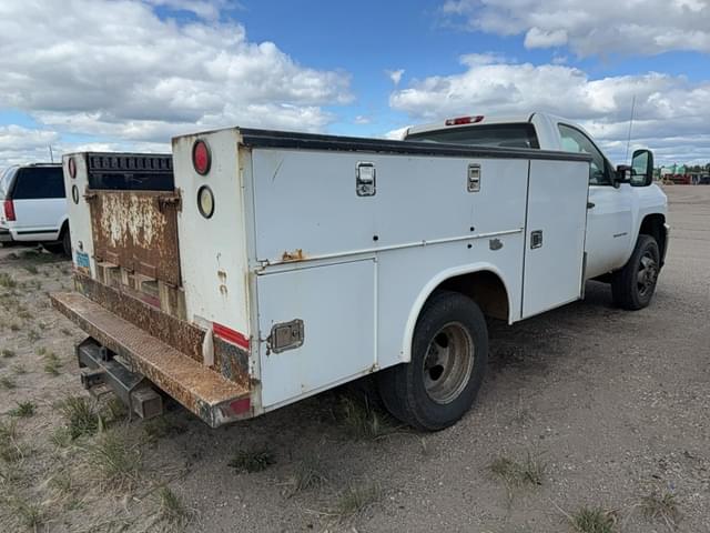 Image of Chevrolet 3500 equipment image 3