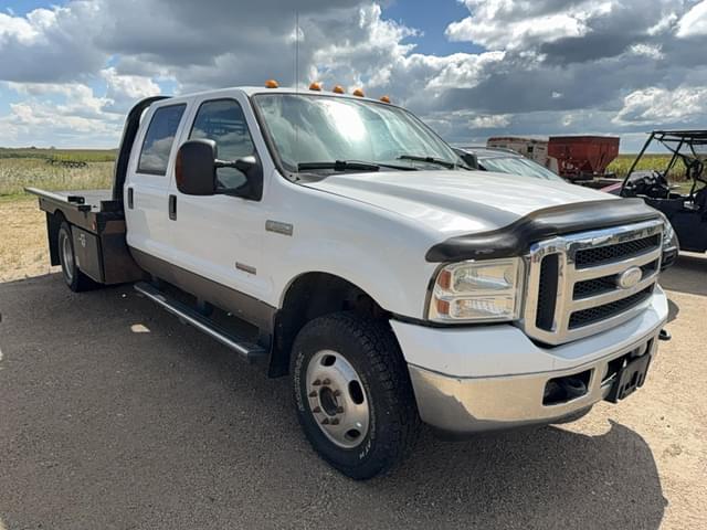 Image of Ford F-350 equipment image 4