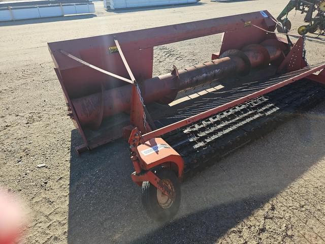Image of International Harvester 810 equipment image 2