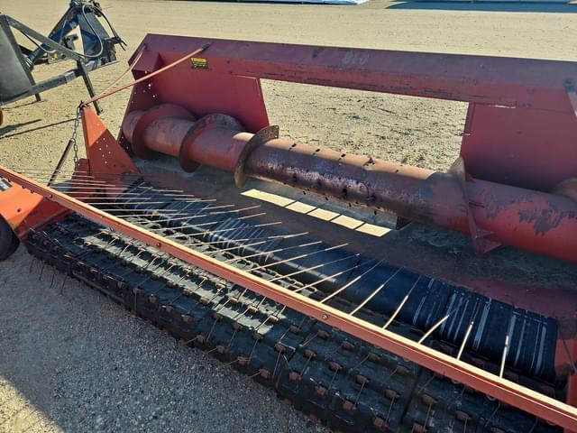 Image of International Harvester 810 equipment image 1