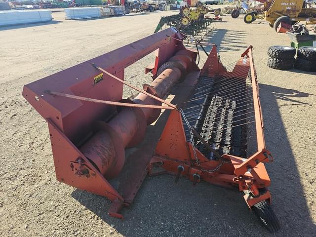 Image of International Harvester 810 equipment image 3