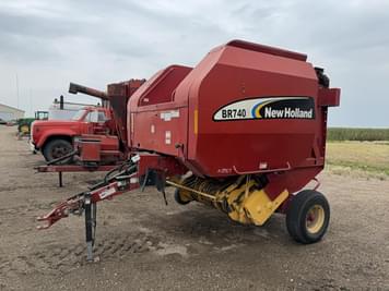 Main image New Holland BR740
