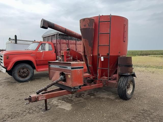 Image of International Harvester 1250 equipment image 4