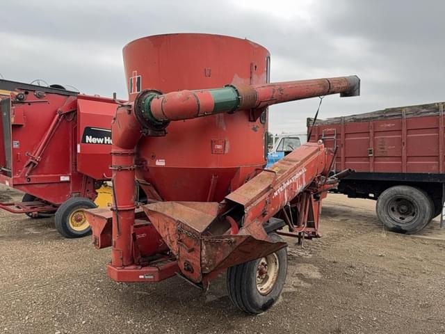 Image of International Harvester 1250 equipment image 1