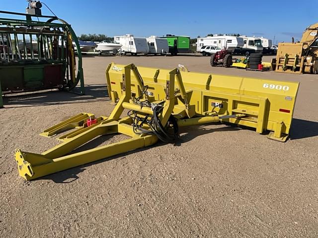 Image of Degelman 6900 equipment image 4