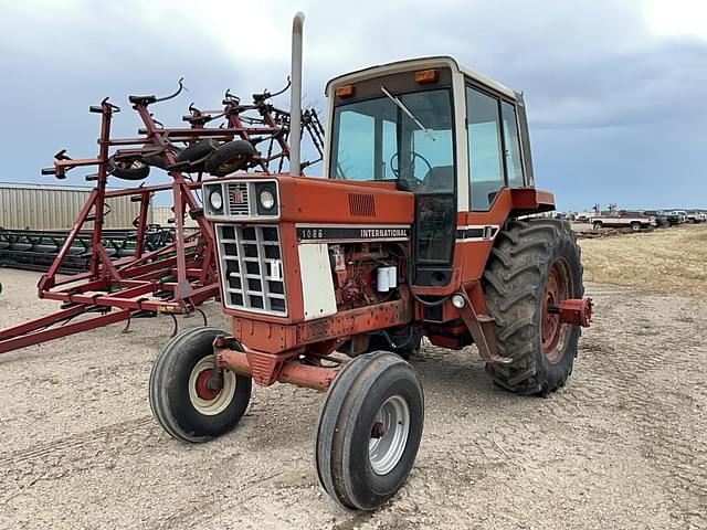 Image of International Harvester 1086 equipment image 1