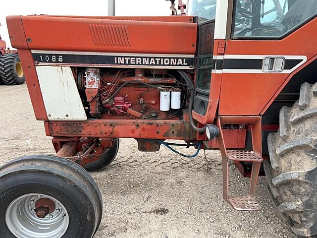 Image of International Harvester 1086 equipment image 2