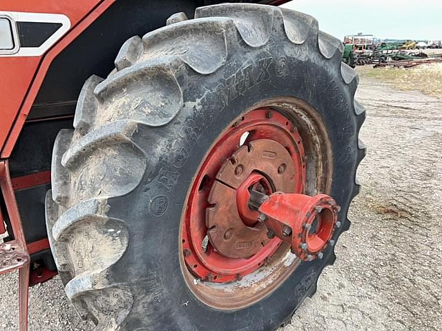 Image of International Harvester 1086 equipment image 4