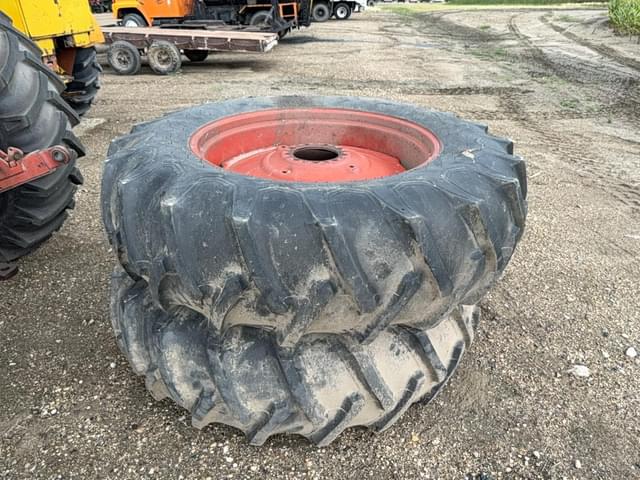 Image of International Harvester 1066 equipment image 2