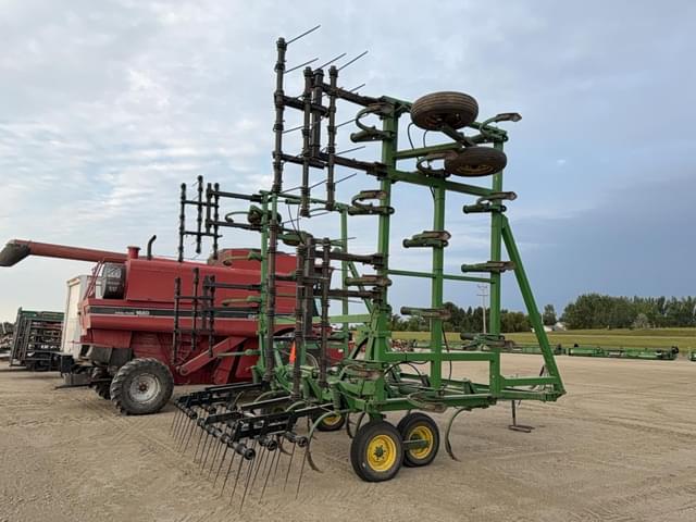 Image of John Deere 1610 equipment image 1