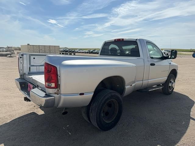Image of Dodge Ram 3500 equipment image 3