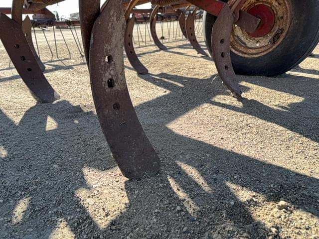 Image of International Harvester 645 equipment image 4