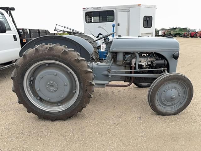 Image of Ford 9N equipment image 1
