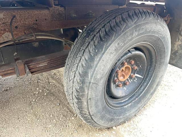Image of Chevrolet 3500 equipment image 3