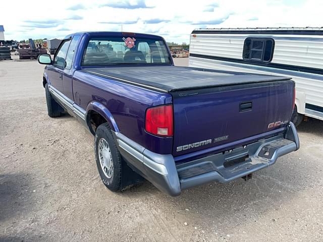 Image of GMC Sonoma equipment image 3
