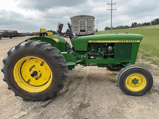 Image of John Deere 2020 equipment image 1