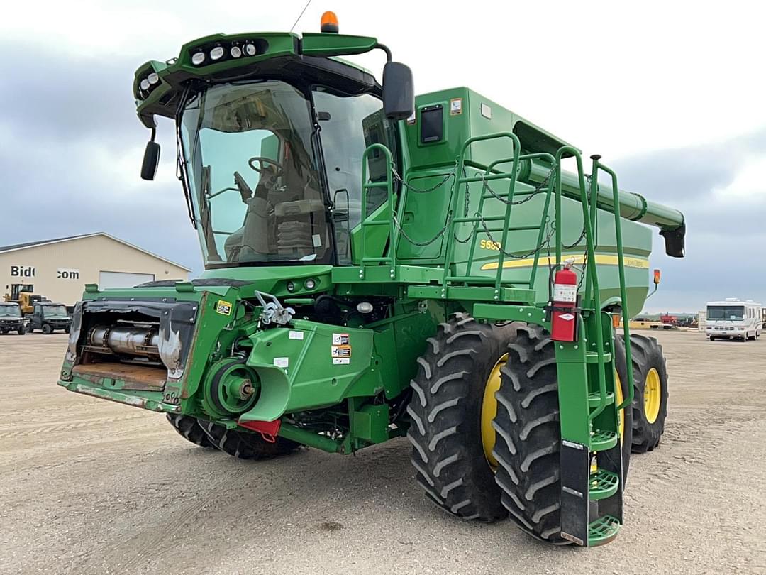 Image of John Deere S680 Primary image