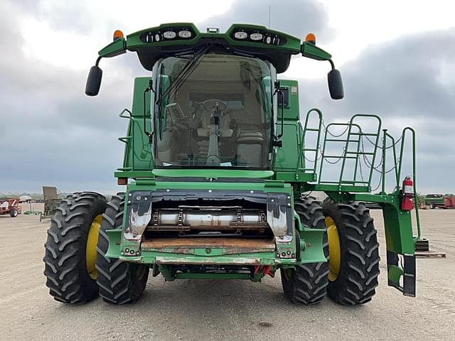 Image of John Deere S680 equipment image 1