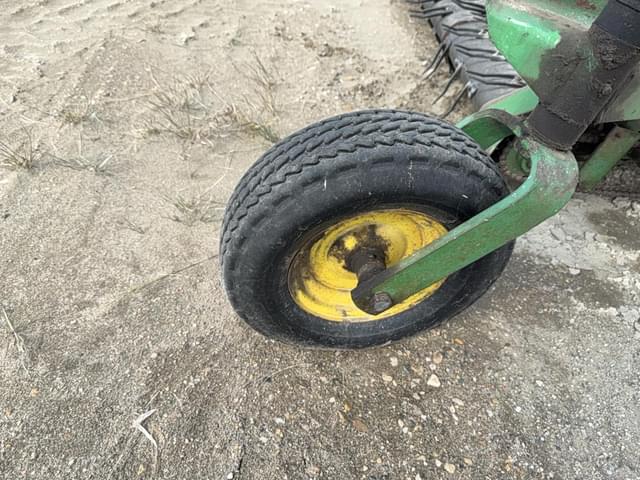 Image of John Deere 224 equipment image 4
