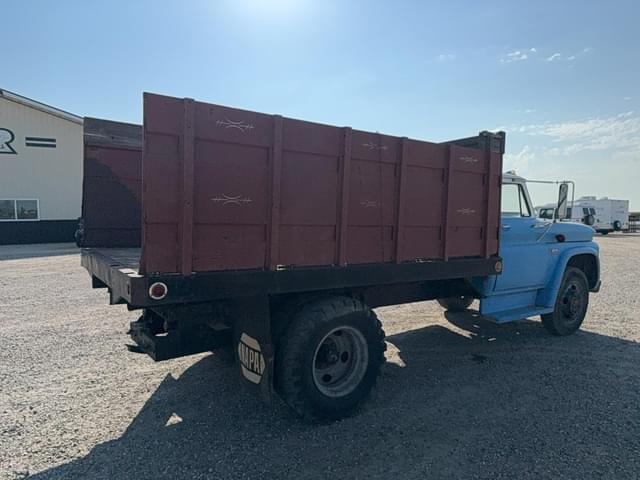 Image of Chevrolet 60 equipment image 4