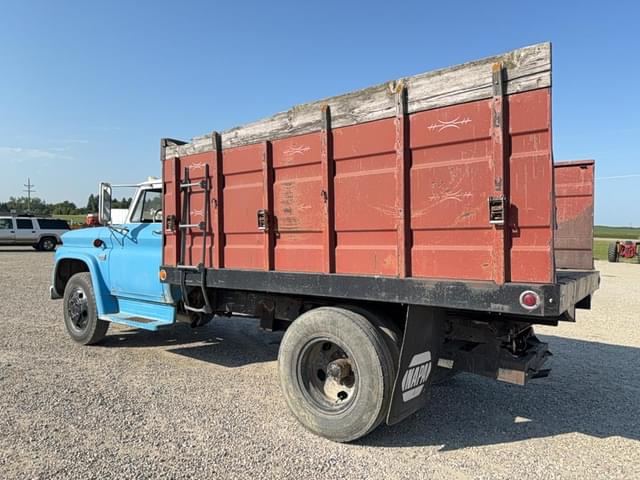 Image of Chevrolet 60 equipment image 2