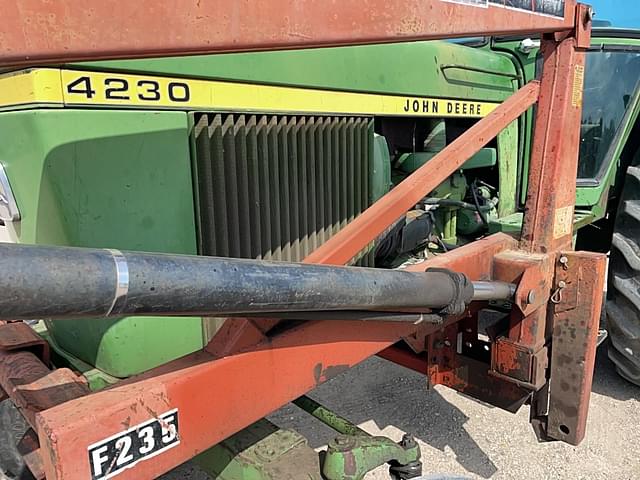 Image of John Deere 4230 equipment image 3