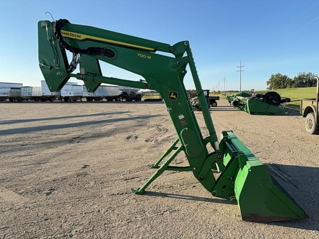 Image of John Deere 700M equipment image 3