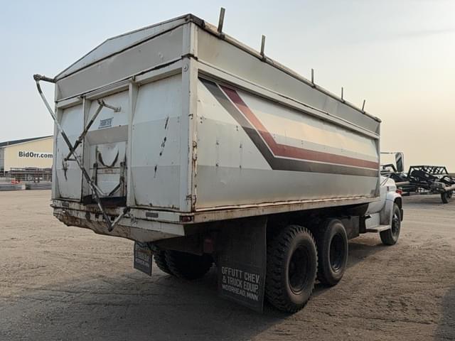 Image of Chevrolet C60 equipment image 2