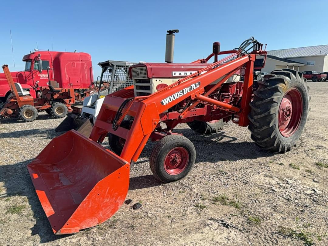 Image of International Harvester 560 Primary image